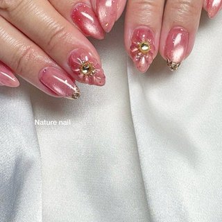 フレンチネイル(フレンチ)/ぷっくりフラワーのネイルデザイン｜ネイル