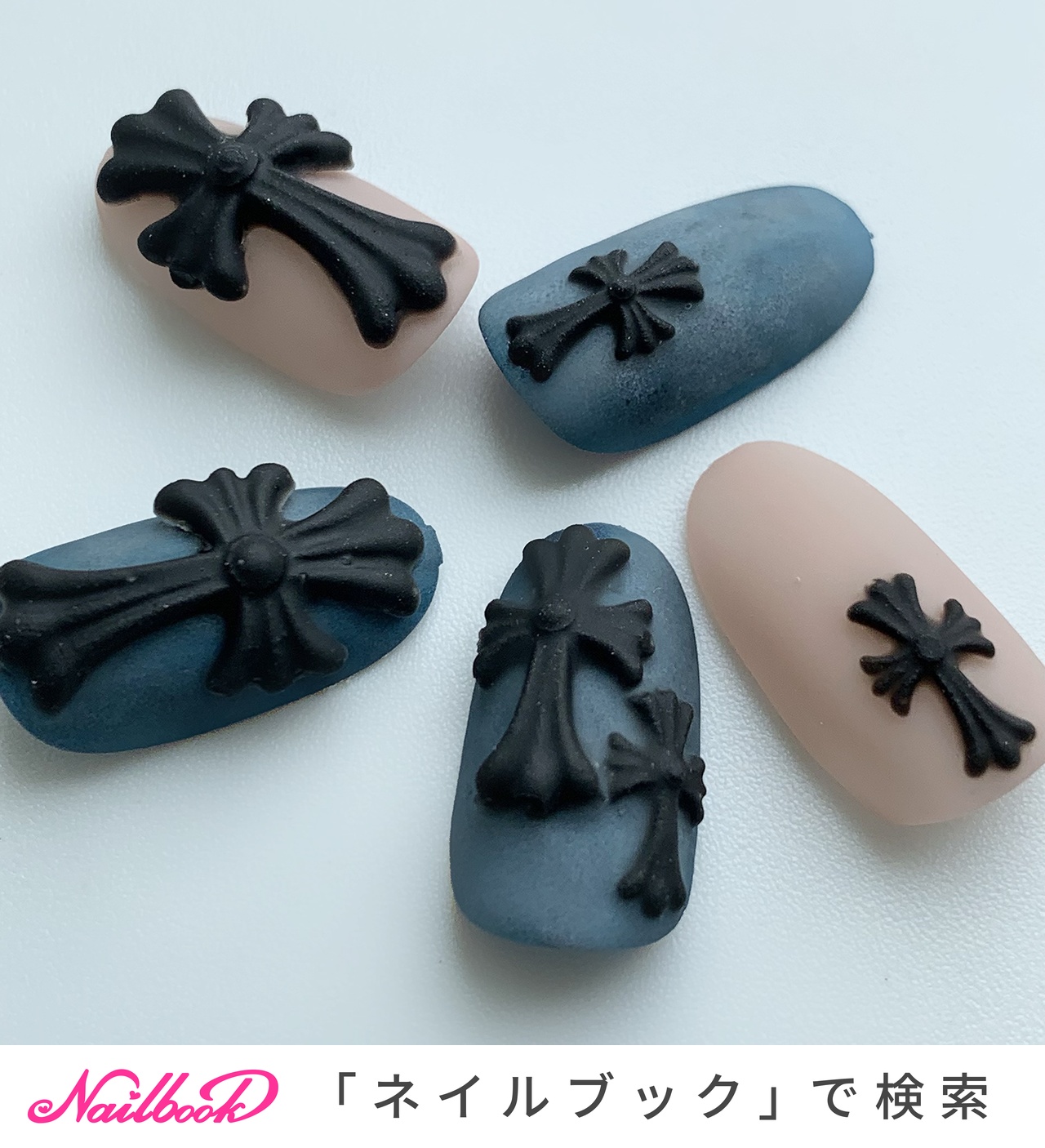 ブラック/ネイルチップ/#クロムハーツネイルのネイルデザイン｜ネイル 