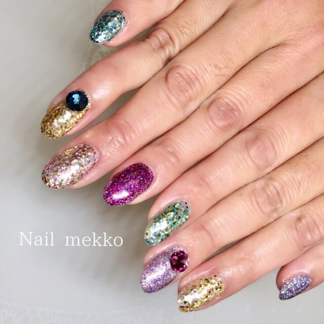 ラメ ビジュー ゴールド シルバー カラフル Nail Mekkoのネイルデザイン No ネイルブック