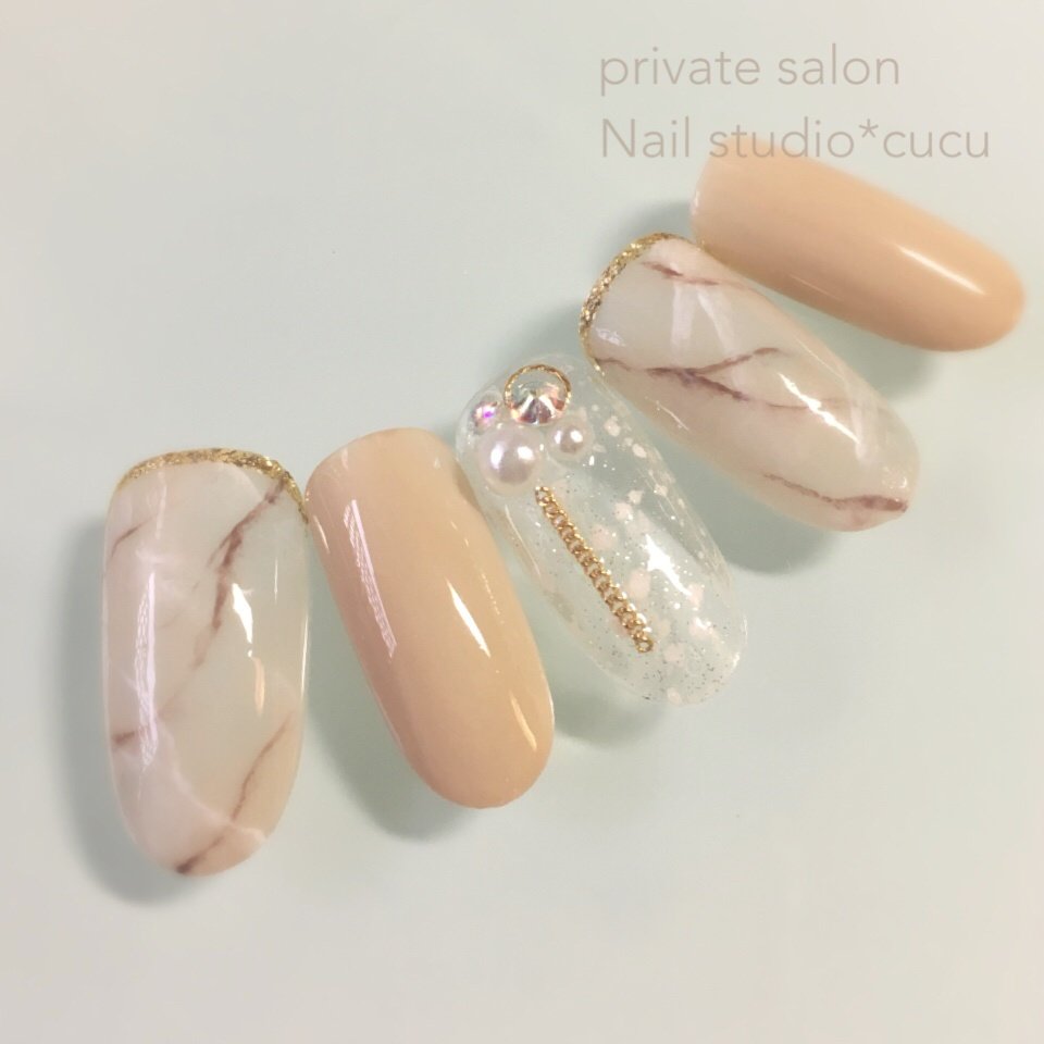 ハンド 大理石 チェーン ベージュ グレージュ Nail Studio Cucuのネイルデザイン No ネイルブック