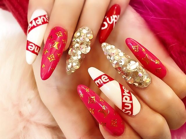 冬 オールシーズン 卒業式 ハンド ブランド柄 Nailsgogo Shibuya Nailsalonのネイルデザイン No 2842719 ネイルブック