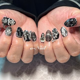 揺れるパーツのネイルデザイン｜ネイルブック