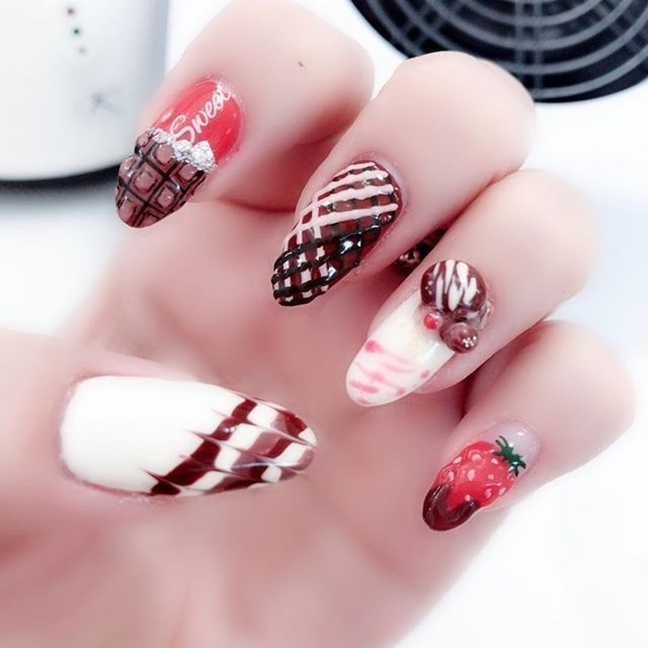 バレンタイン ハンド 痛ネイル チェーン デコ コトウユウキのネイルデザイン No ネイルブック