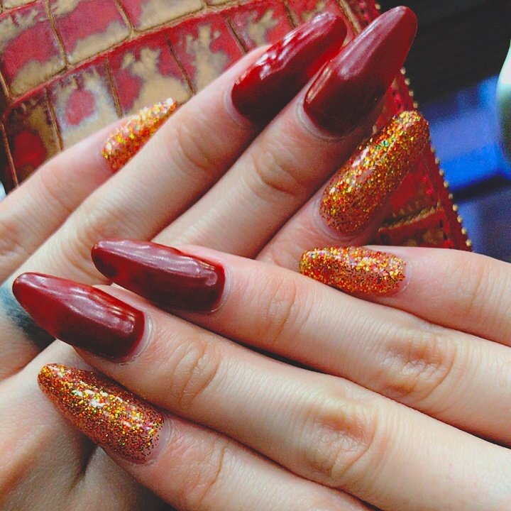 ハンド ロング レッド ゴールド ジェル Oshizun のネイルデザイン No ネイルブック