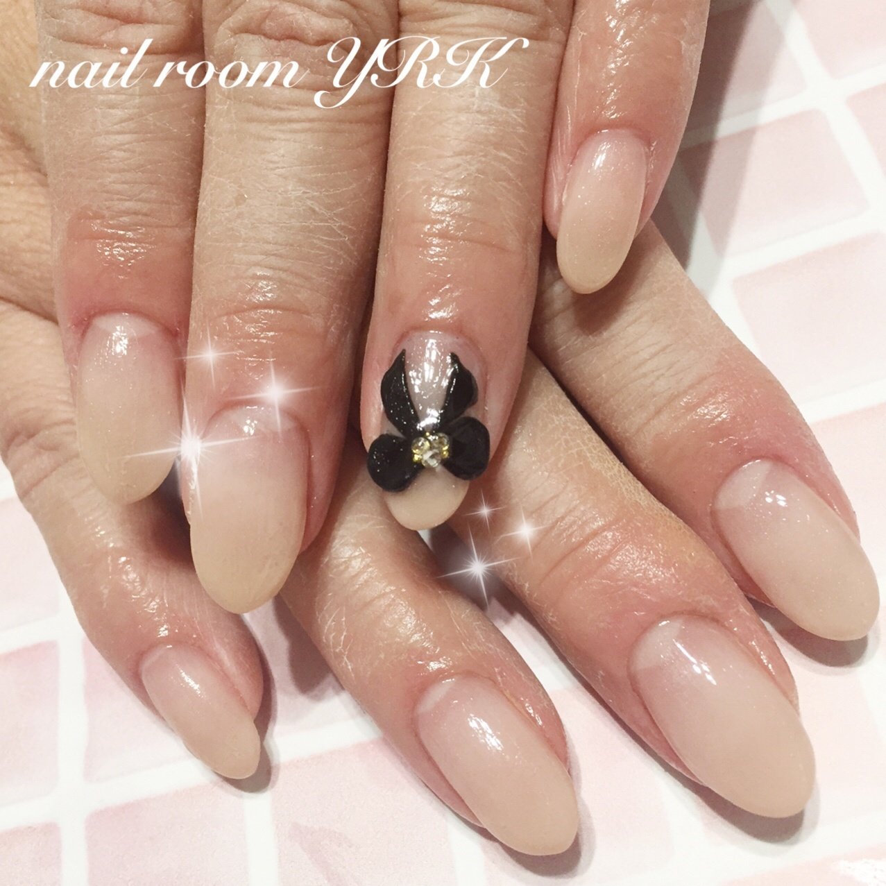 オールシーズン ハンド グラデーション 3d リボン Nail Room Yrkのネイルデザイン No ネイルブック