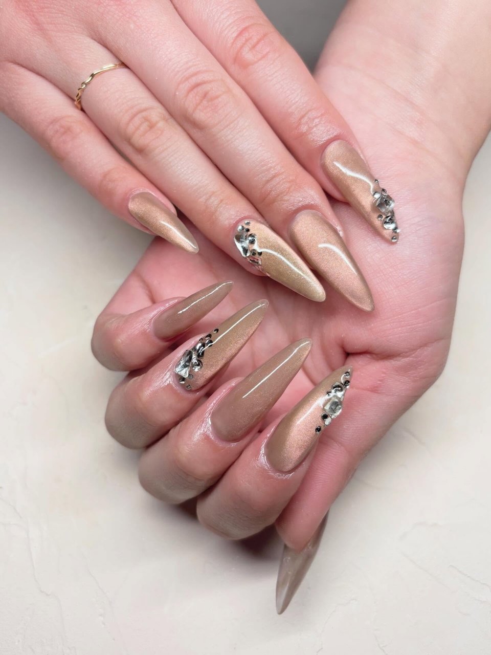 マグネット/ベージュ - NICHI nail salon & schoolのネイルデザイン[No