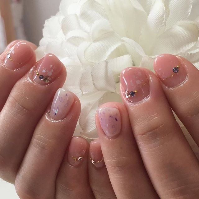 オールシーズン ハンド 変形フレンチ ワンカラー ビジュー Nail Room Souvenirのネイルデザイン No ネイル ブック