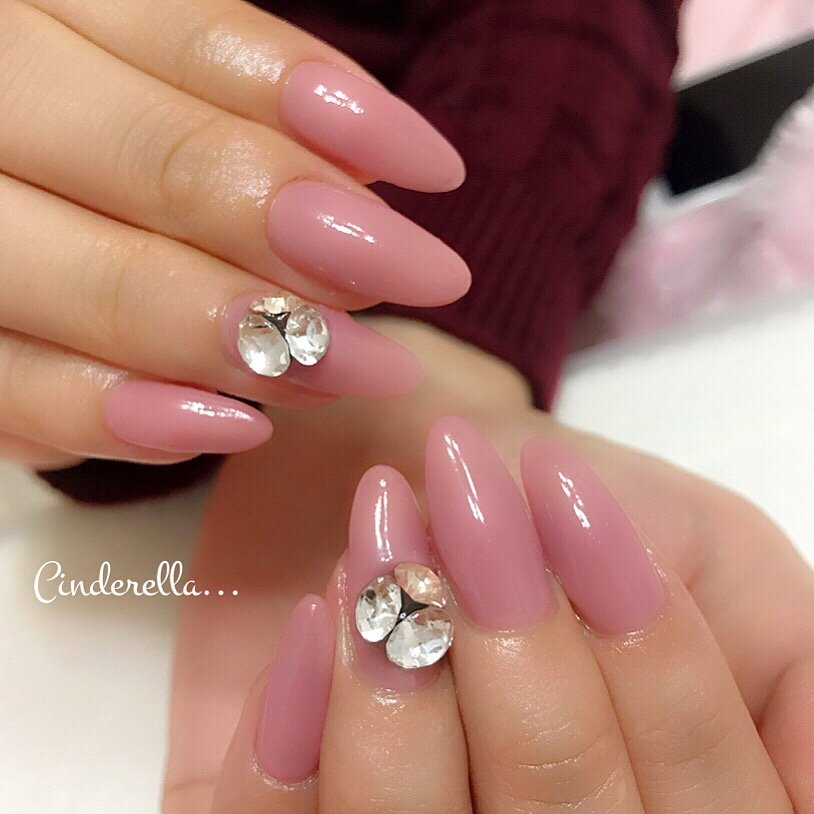 ハンド シンプル ワンカラー ビジュー ロング Nailroom Cinderellaのネイルデザイン No ネイルブック