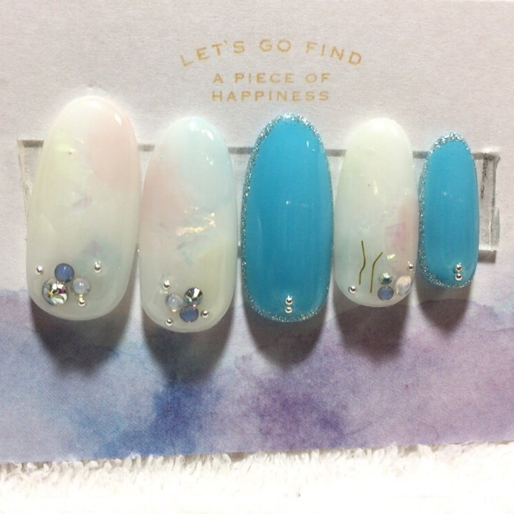 ホワイト 水色 ジェル ネイルチップ On Nailのネイルデザイン No ネイルブック