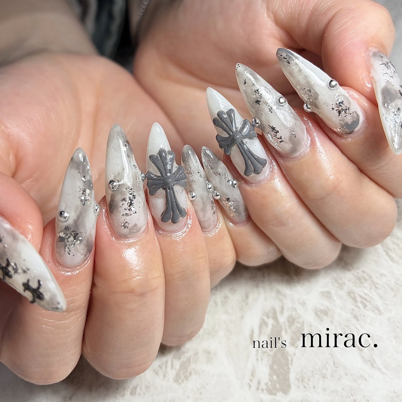 ハンド/ロング/ホワイト/グレー/スモーキー - nail'smirac.☆林 智子の