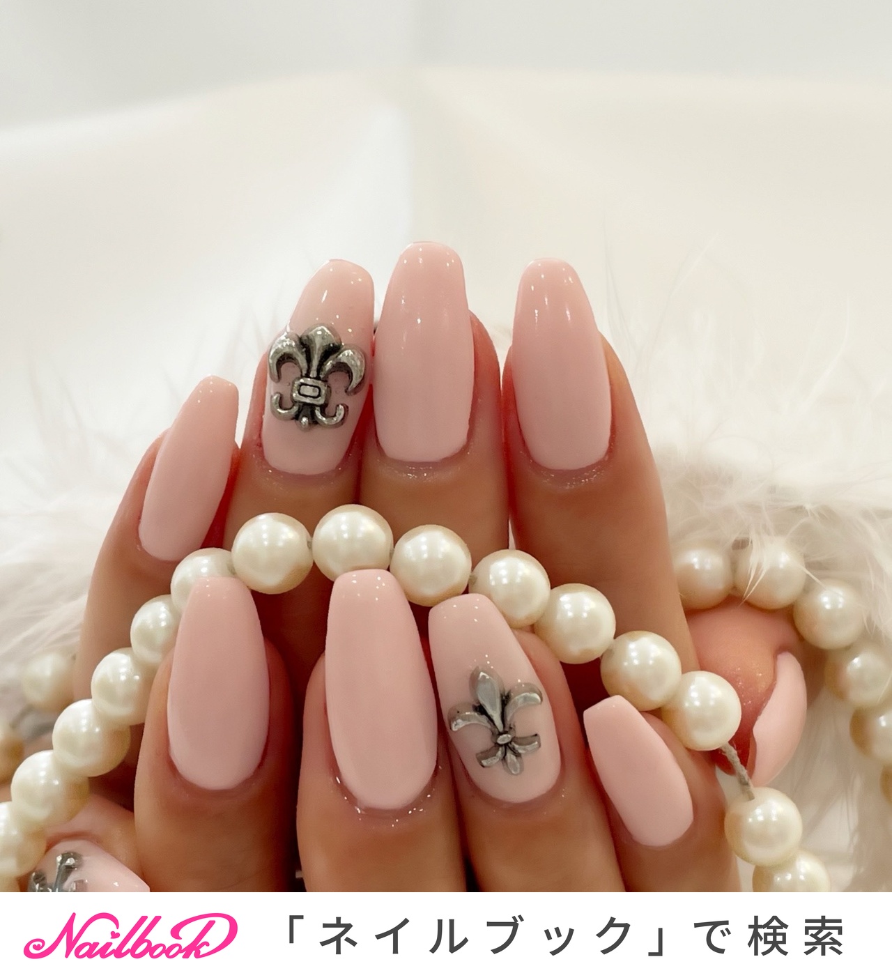 立体ビジューのネイルデザイン｜ネイルブック