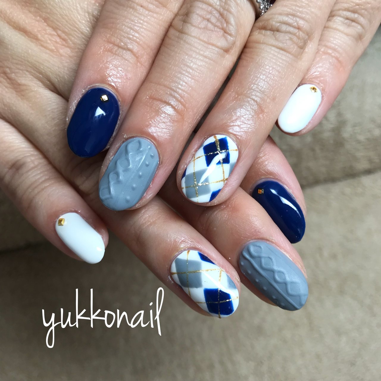 ハンド ニット アーガイル ホワイト ネイビー Yukko Nailのネイルデザイン No ネイルブック