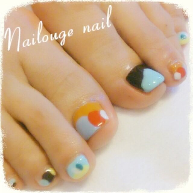 オールシーズン フット ドット ニュアンス ブラウン Nailsalon Nailougeのネイルデザイン No ネイルブック