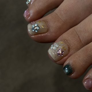 【オーダー制】 ネイルチップ　フットネイル　フット　マグネットネイル　シェル　花 フット/フラワー/マグネットネイルのネイルデザイン｜ネイルブック