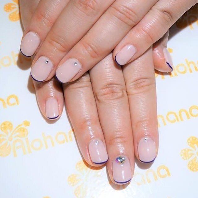 オールシーズン ハンド フレンチ ワンカラー ビジュー Alohanaのネイルデザイン No ネイルブック