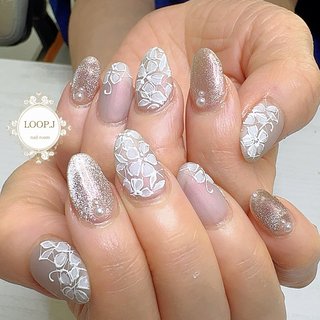 ネイルチップ　ニュアンスネイル　マグネットネイル　レースネイル　夏ネイル　パール 春/マグネット/レースのネイルデザイン｜ネイルブック