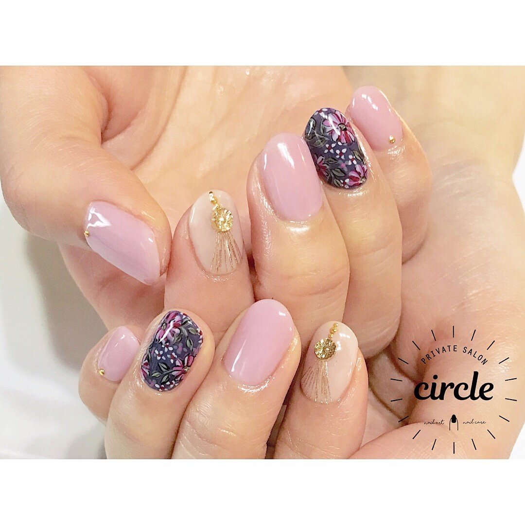 ハンド フラワー ピンク ネイビー パープル Circle Nailのネイルデザイン No ネイルブック