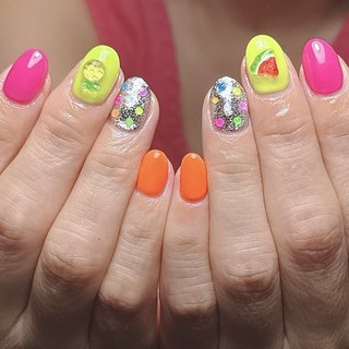ネオンカラー/ぷっくりフラワーのネイルデザイン｜ネイルブック