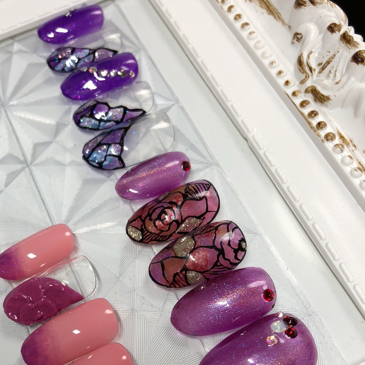 秋 冬 ハンド ステンドグラス ロング Nail Room Regalo ネイル ルーム レガロ のネイルデザイン No ネイル ブック