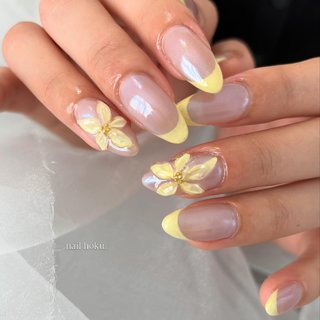 フレンチネイル(フレンチ)/ぷっくりフラワーのネイルデザイン｜ネイル