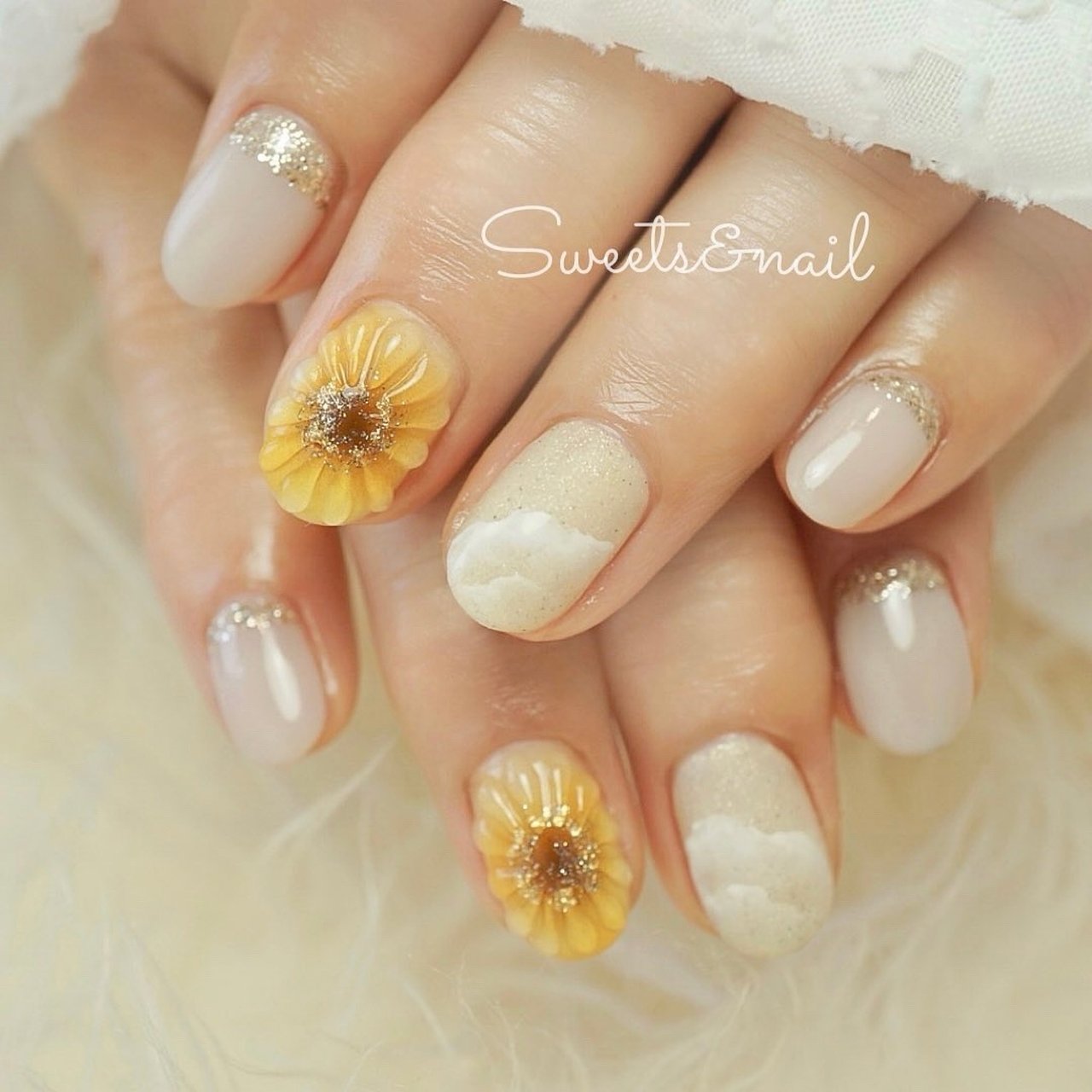 夏/ハンド/フラワー/ぷっくり/ベージュ - Sweets&nail MINAKOのネイル