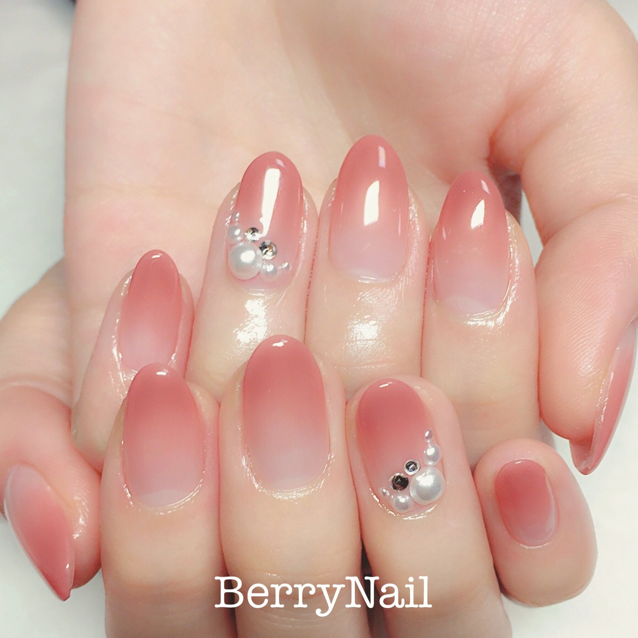 オールシーズン オフィス グラデーション パール ベージュ Berrynail ベリーネイル のネイルデザイン No ネイルブック