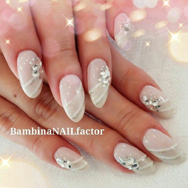 春 オールシーズン ブライダル ハンド 変形フレンチ Bambinanailfactorkiyokoのネイルデザイン No ネイル ブック