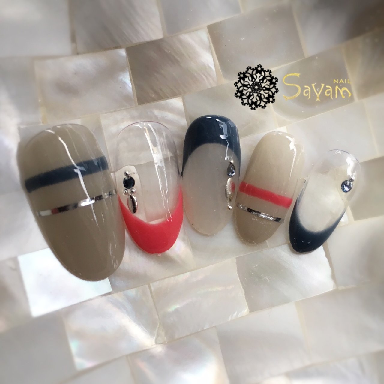 フレンチ ボーダー ピンク グレー ビビッド Sayamnailのネイルデザイン No ネイルブック