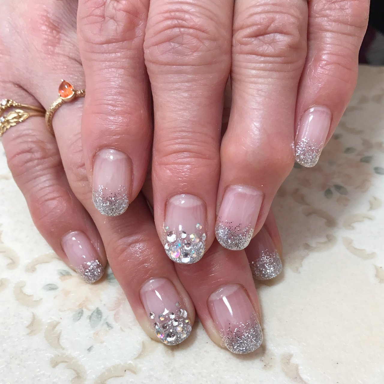 オールシーズン ハンド ラメ ビジュー シルバー Nailsalonbbterraceのネイルデザイン No ネイルブック