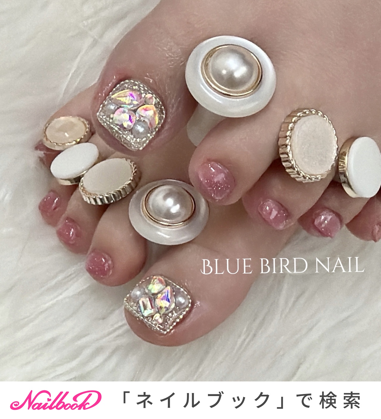 ビジュー埋め尽くしネイルのネイルデザイン｜ネイルブック