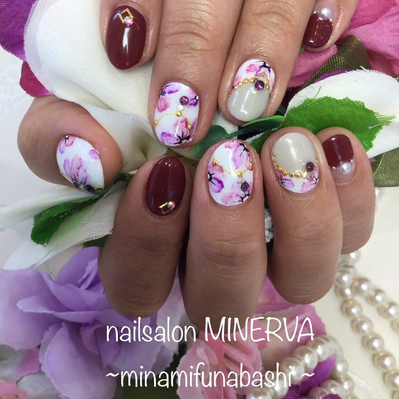 たらしこみ ニュアンス ボタニカル ホワイト レッド Nailsalon Minervaのネイルデザイン No ネイルブック