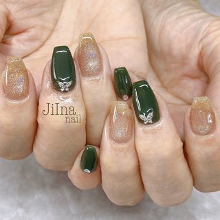 ジェルネイルチップ グリーン✕黒 チェーン クラウン 蝶々 縦グラデ