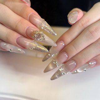 キラキラフレンチネイルのネイルデザイン｜ネイルブック