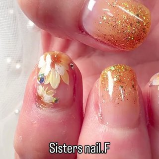 ネイルチップ　ニュアンスネイル　夏ネイル　ひまわり　うるうる　ちゅるん　前撮り ニュアンス/ひまわりのネイルデザイン｜ネイルブック