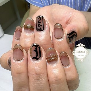 囲みフレンチのネイルデザイン｜ネイルブック