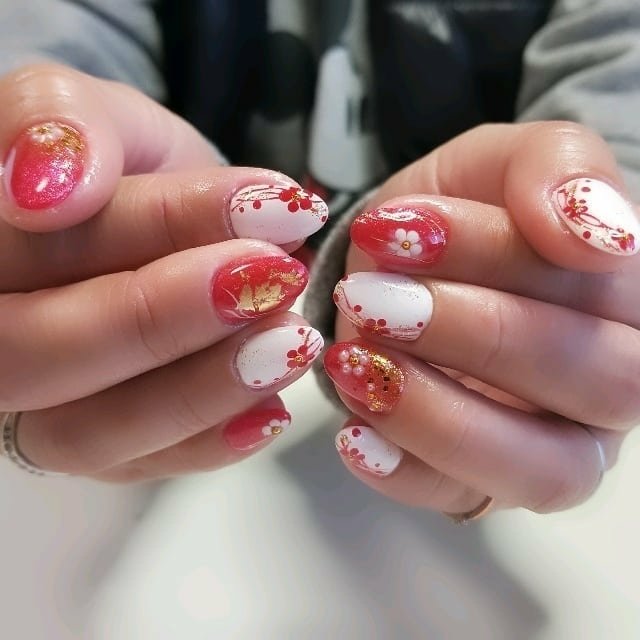 お正月 フラワー ショート ホワイト レッド Risaのネイルデザイン No ネイルブック