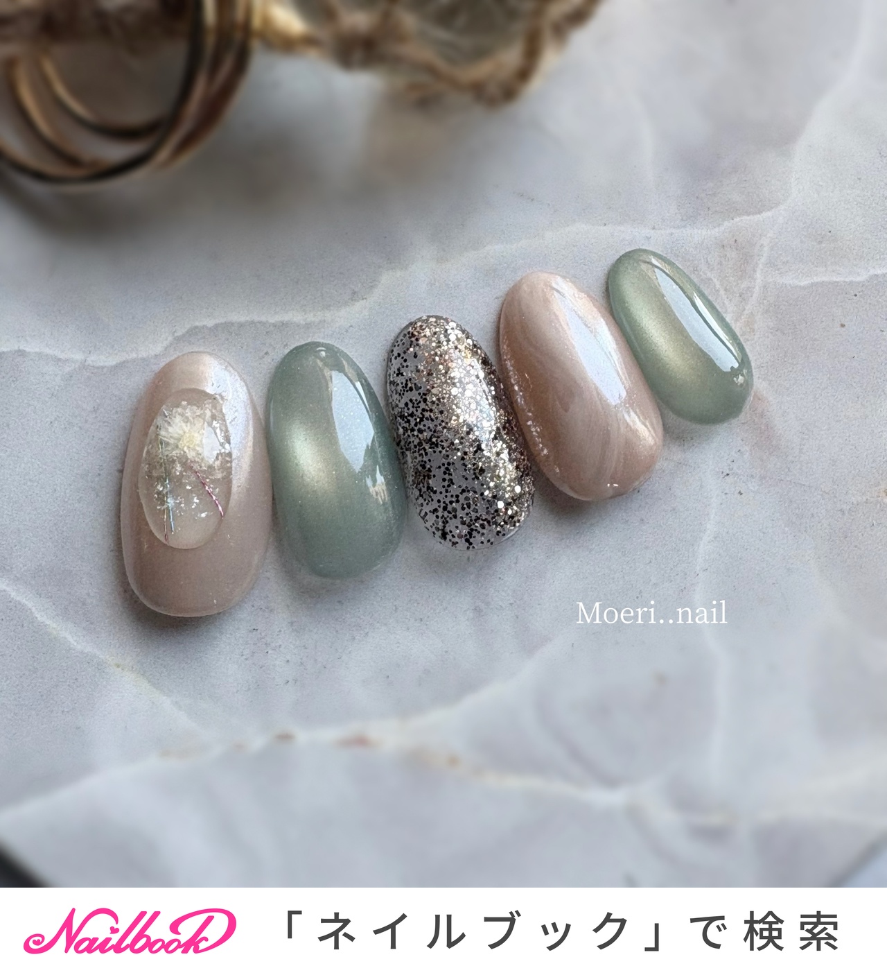 ジェルネイルチップ グリーン✕黒 チェーン クラウン 蝶々 縦グラデ
