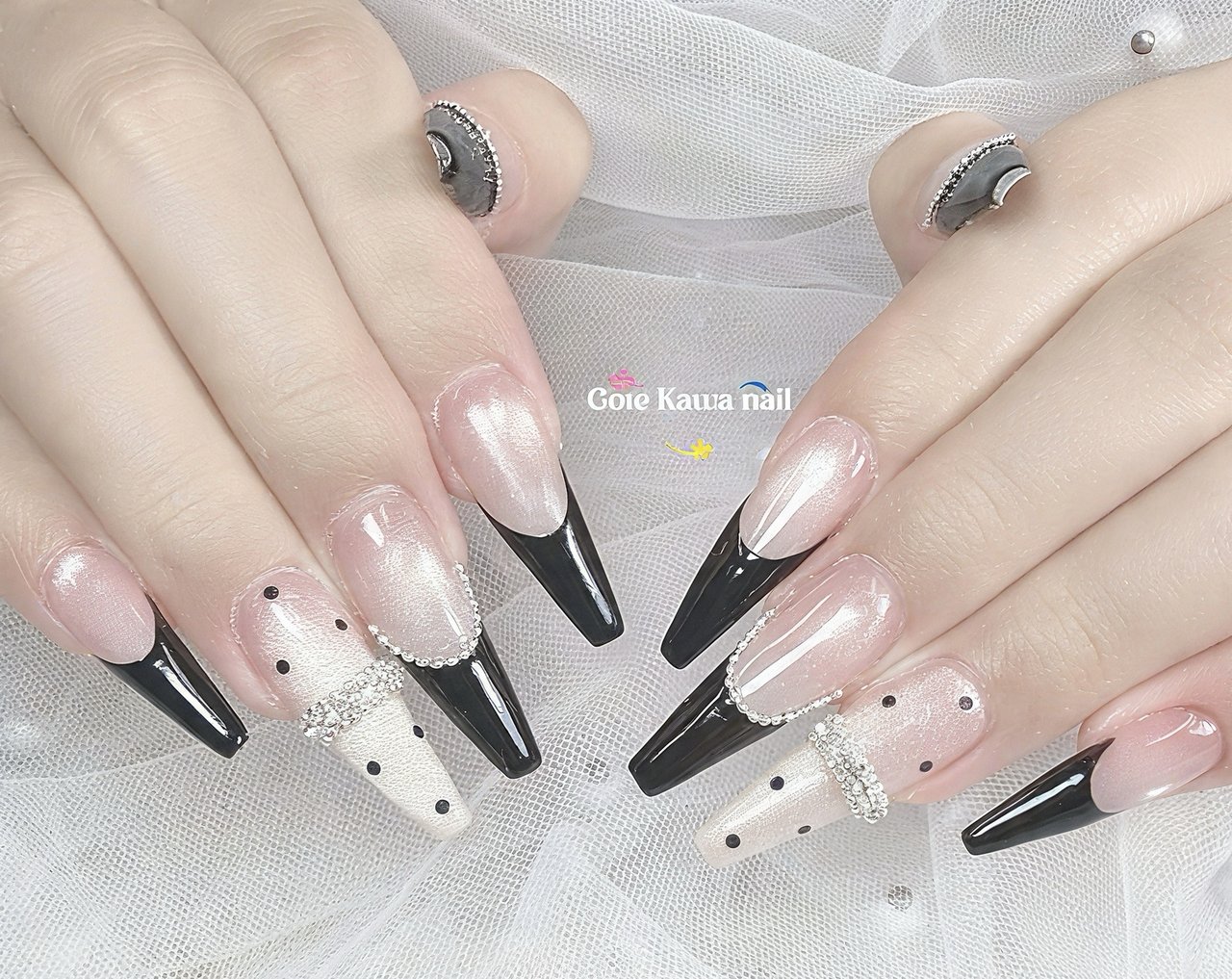 フレンチ/ドット/マグネット - Gote Kawa Nail Salonのネイルデザイン