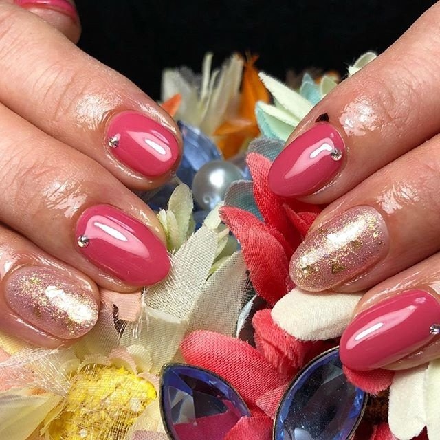 ハンド シンプル ビジュー ミディアム ピンク Nail Salon Glad のネイルデザイン No ネイルブック
