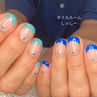 フレンチネイル(フレンチ)/ぷっくりフラワーのネイルデザイン｜ネイル