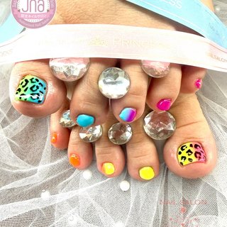 レオパード(ヒョウ柄)/#ネオンネイル⁣のネイルデザイン｜ネイルブック