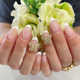 フレンチネイル(フレンチ)/#バタフライパーツのネイルデザイン｜ネイル
