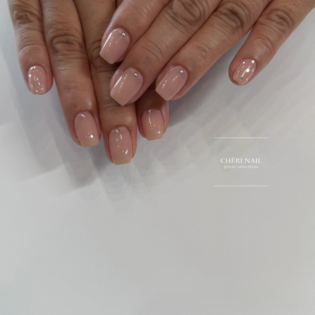手が綺麗に見えるネイル/ハンド/ニュアンス/キラキラ - CHÉRI NAIL