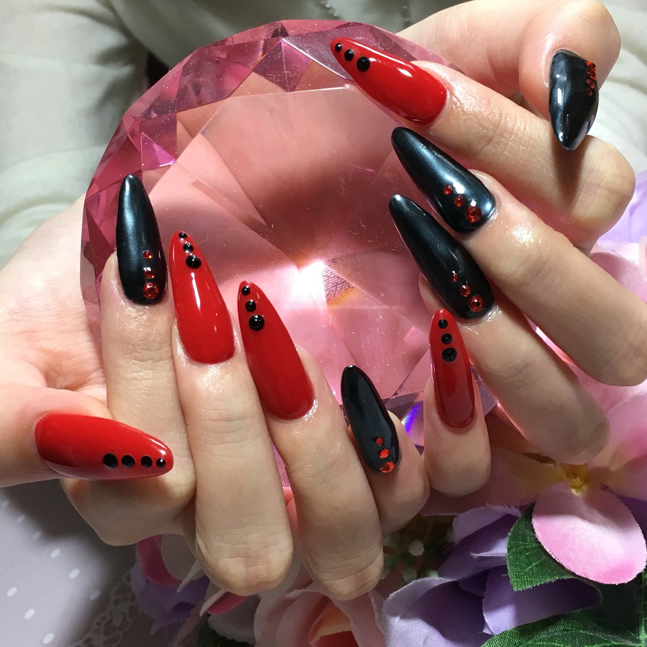 ハンド ワンカラー ロング レッド ブラック Crystal Rose Nail ネーコのネイルデザイン No ネイルブック