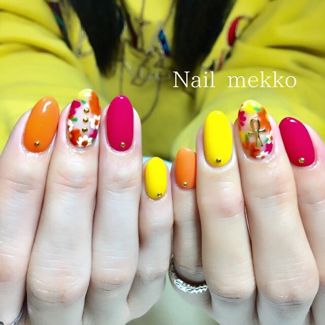 ワンカラー フラワー オレンジ イエロー カラフル Nail Mekkoのネイルデザイン No 2960119 ネイルブック