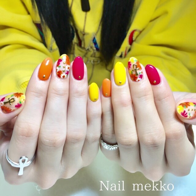 ワンカラー フラワー オレンジ イエロー カラフル Nail Mekkoのネイルデザイン No ネイルブック