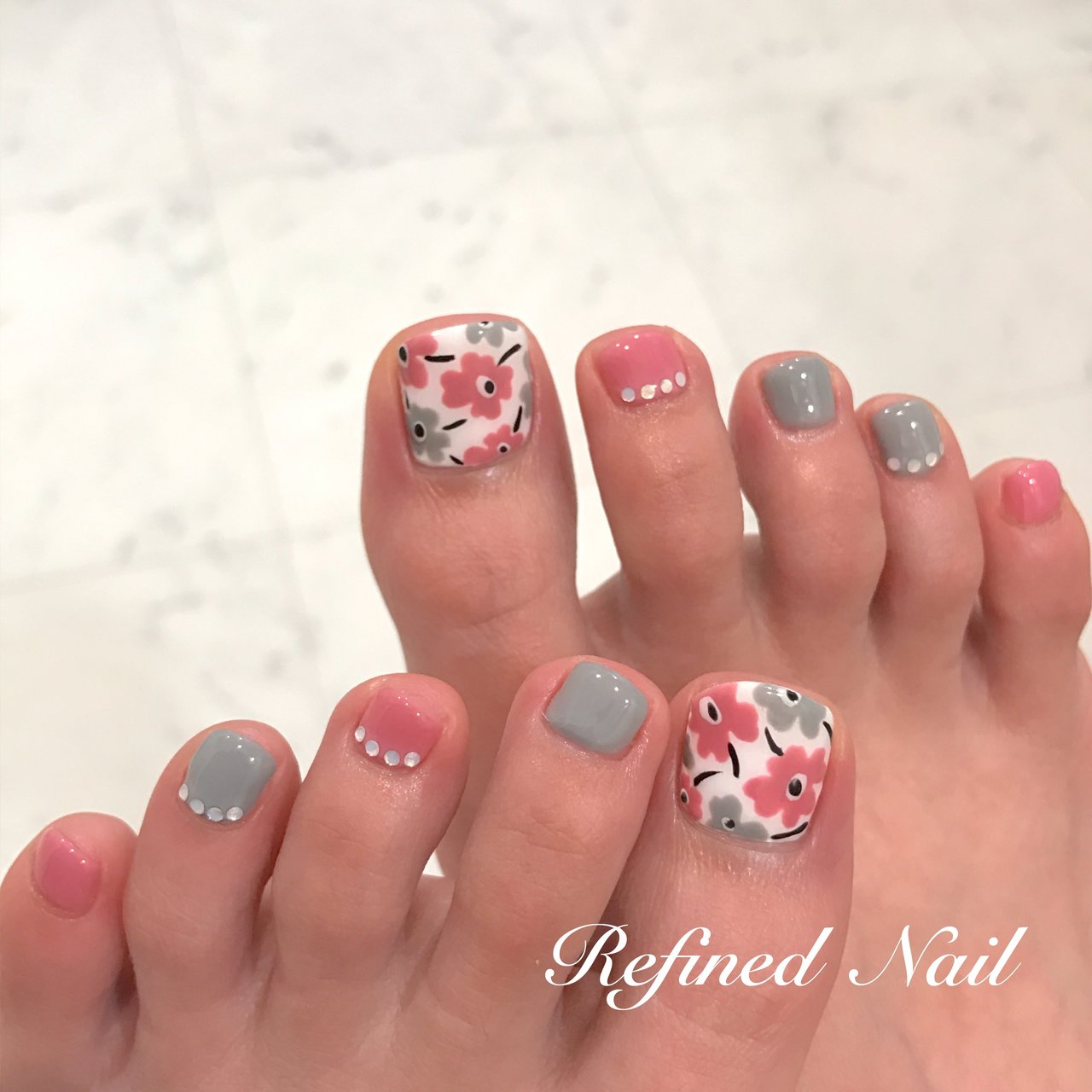 春 フット フラワー ピンク グレー Refined Nail リファインドネイルのネイルデザイン No 2966917 ネイルブック