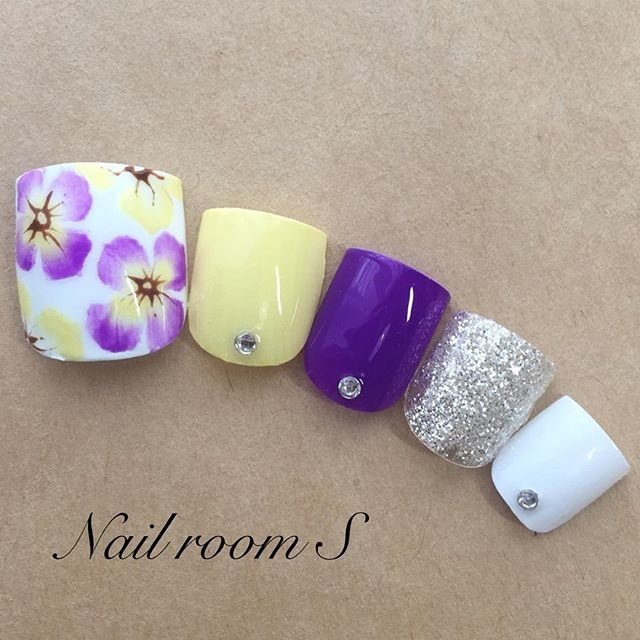 春 オールシーズン 海 リゾート フット ｎailroom ｓのネイルデザイン No 2967919 ネイルブック