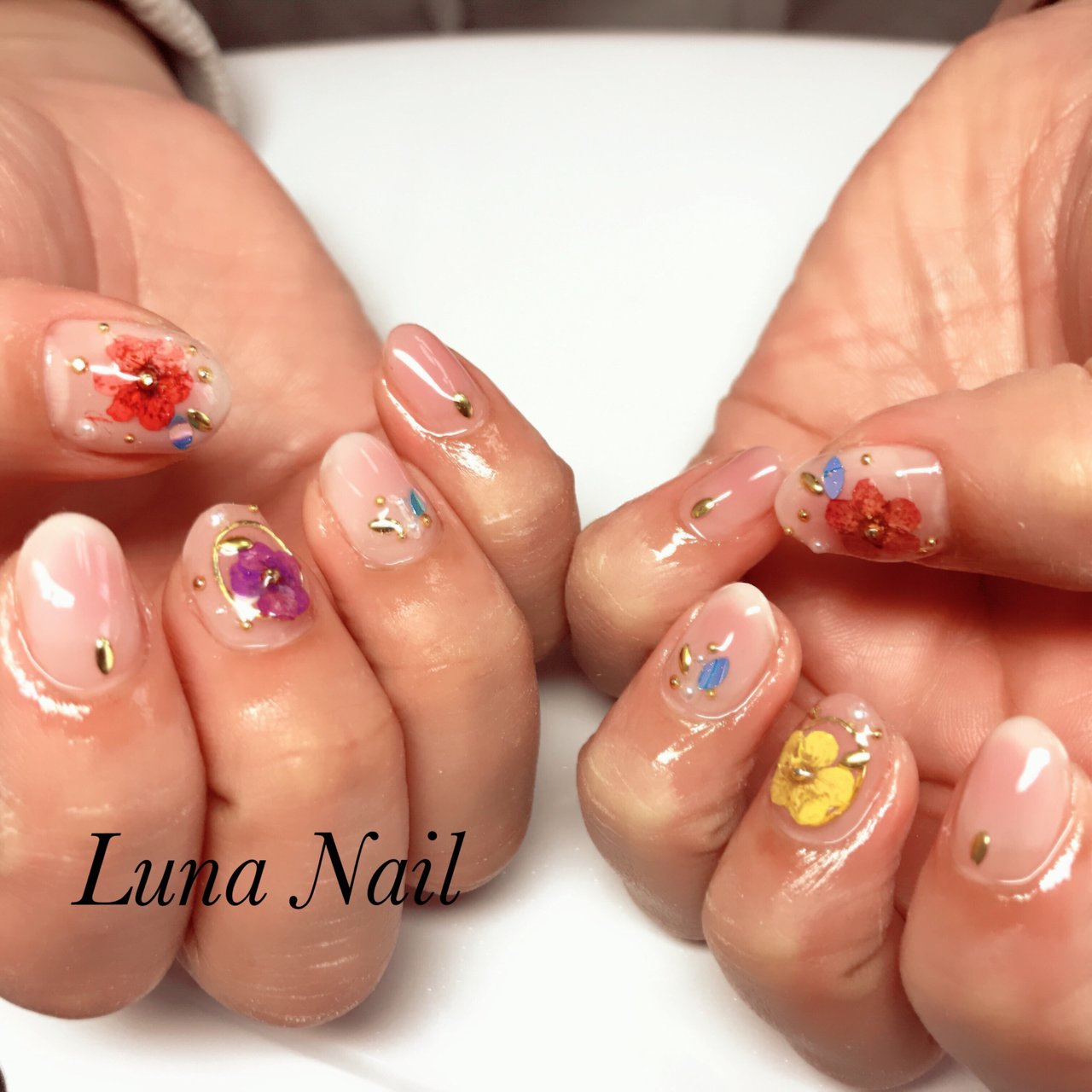 春 ハンド グラデーション ホログラム 押し花 Luna Nail Aiko のネイルデザイン No ネイルブック