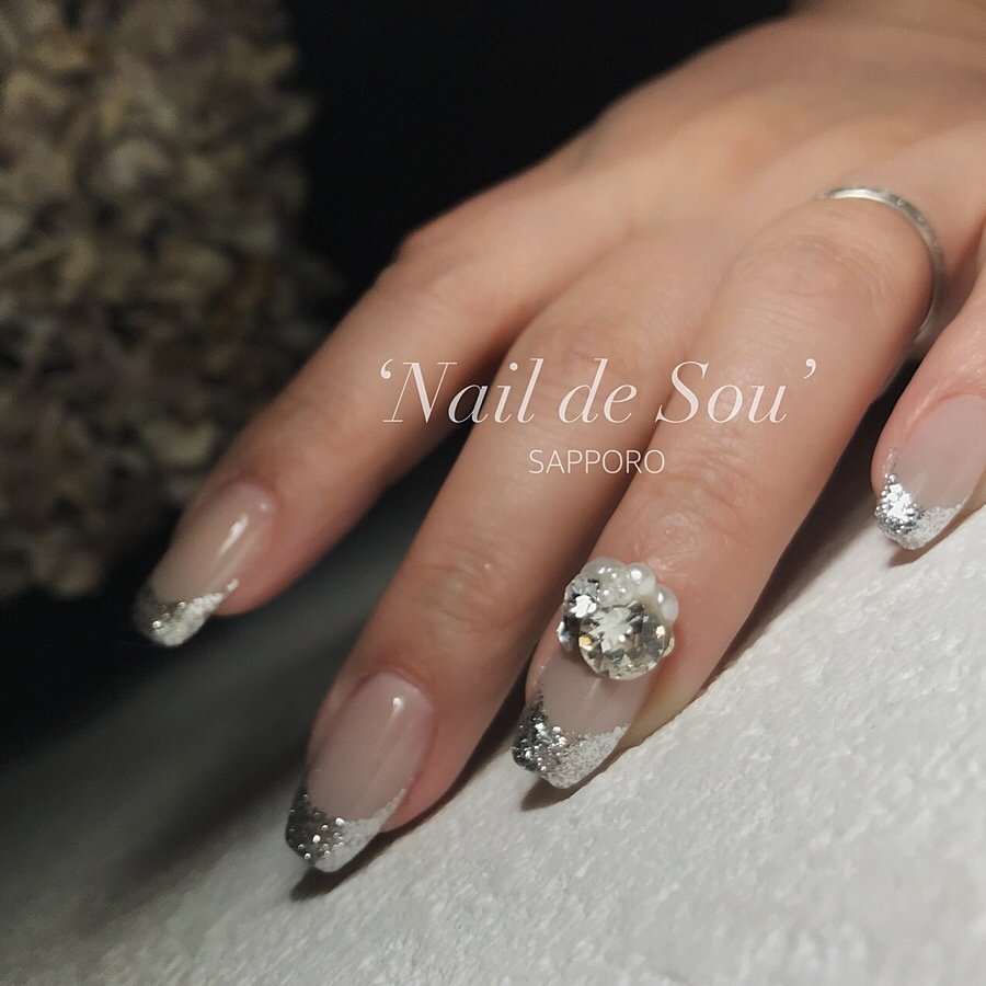 フレンチ ラメ 3d グレージュ シルバー ｎａｉｌ ｄｅ ｓｏｕのネイルデザイン No ネイルブック